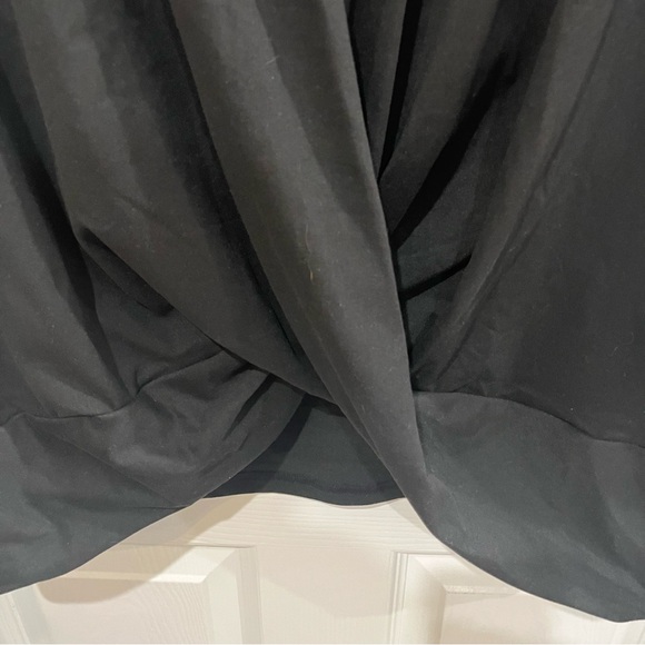 Black Twist Hem T-Shirt NWOT - Picture 9 of 13